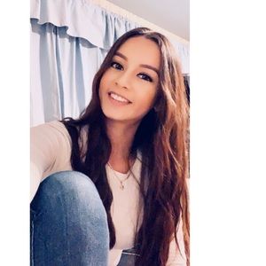 Meet your Posher, Abby